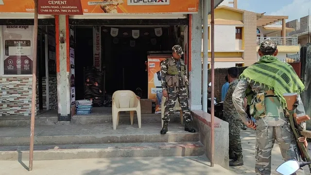 लोहरदगा में राहुल सिंह गिरोह की दस्तक, सीमेंट व्यवसायी से मांगी लेवी; दुकान के शटर पर की ताबड़तोड़ फायरिंग
