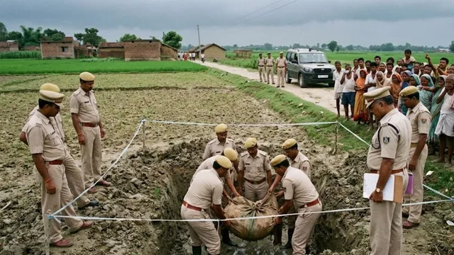 मधेपुरा में लापता महिला का बोरी में बंद शव गड्ढे से बरामद, पति समेत 11 लोगों पर हत्या की FIR दर्ज

