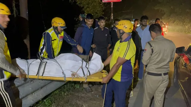 नैनीताल में पर्यटक वाहन खाई में गिरा, एक की मौत चार घायल, पुलिस-एसडीआरएफ ने किया रेस्क्यू

