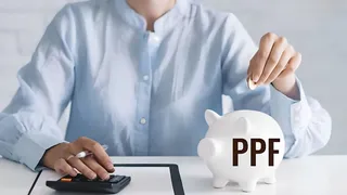 पीपीएफ खाते की मेच्योर अवधि 15 वर्ष है।
