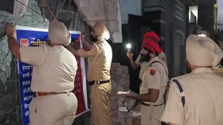 पंजाब के मोगा में नशा तस्कर के खिलाफ एक्शन (जागरण फोटो)