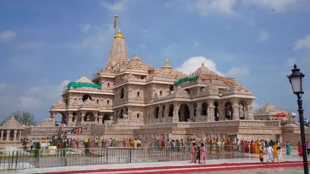 रामजन्मभूमि परिसर में गैस पाइपलाइन फटने से मची अफरा-तफरी, रोके गए रामलला के दर्शन
