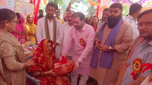 'यूपी में पहले बनता था कट्टा, अब बन रही ब्रह्मोस मिसाइल', बाराबंकी में बोले राज्यमंत्री सतीश शर्मा
