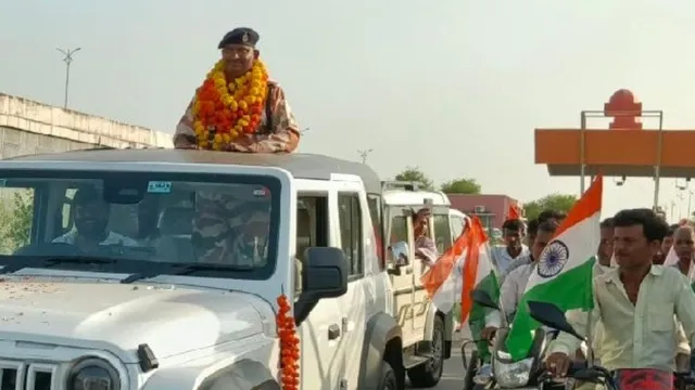 40 साल देश सेवा कर घर लौटे फौजी कृष्ण कुमार, जालौन में बुंदेलखंड एक्सप्रेसवे पर निकाला गया गाड़ियों का काफिला
