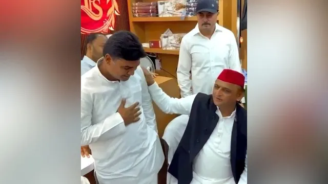 सपा के प्रदेश सचिव मोहम्मद अली ने अखिलेश यादव से की मुलाकात, अयोध्या की इस सीट से चुनाव लड़ने की हलचल तेज
