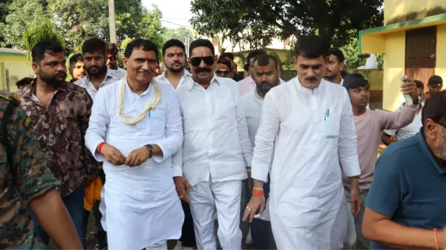 Bihar MLC Election: अनंत सिंह ने नवादा में घूम-घूम कर मांगे वोट, अपनी ही पार्टी के प्रत्याशी के खिलाफ प्रचार
