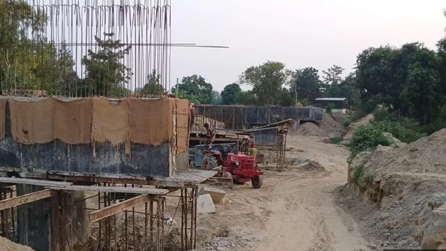 बिजनौर में पीली नदी पर पुल निर्माण का सपना साकार, फाउंडेशन तैयार और पिलर का काम भी पकड़ रहा गति
