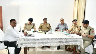 पीएसी छठी वाहिनी में पुलिस भर्ती की तैयारी करते पुलिस अधिकारी। जागरण