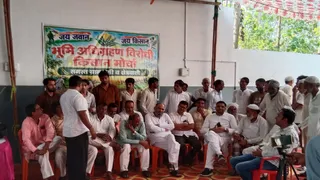 बड़गांव में औद्योगिक गलियारे की पंचायत में जमीन अधिग्रहण का विरोध करते किसान। जागरण