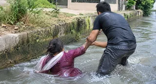 पंचकूला के पिंजौर में नाले में कूदी महिला, पति ने निकाला बाहर। (एआई जनरेटेड फोटो)