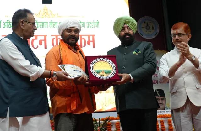 Rudrapur Kisan Mela: एक एकड़ में खेती के साथ कई कमाई, 2.5 से 3 लाख तक आय का मॉडल
