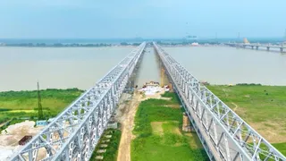 मोकामा में गंगा नदी पर बना नया डबल लाइन रेल पुल। (वीडियो ग्रैब)