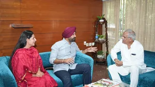 अमरिंदर सिंह राजा वड़िंग और अमृता वड़िंग दिल्ली में भुपेश बघेल से मुलाकात करते हुए।