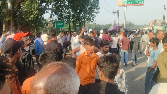 सासाराम में बच्चे के नहर में डूबने के बाद आरा-सासाराम रोड जाम, ग्रामीणों ने शव रख कर किया विरोध प्रदर्शन 
