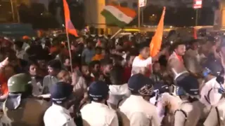 एसआरएफटीआइ के बाहर हिंदू जागरण मंच के प्रदर्शन से तनाव