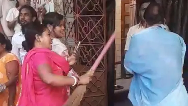 Molestation at Shiv Temple: आदित्यपुर में मंदिर के पुजारी पर बच्ची से छेड़छाड़ का आरोप, महिलाओं ने की धुनाई

