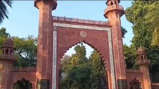 एएमयू का गेट।