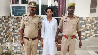 आजमगढ़ में अवैध तमंचे के साथ वीडियो वायरल करने वाला युवक गिरफ्तार।