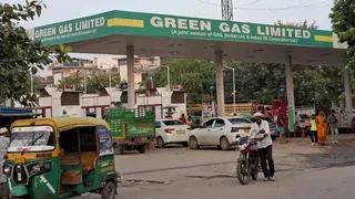 आगरा: ताजनगरी स्थित सीएनजी पंप। जागरण