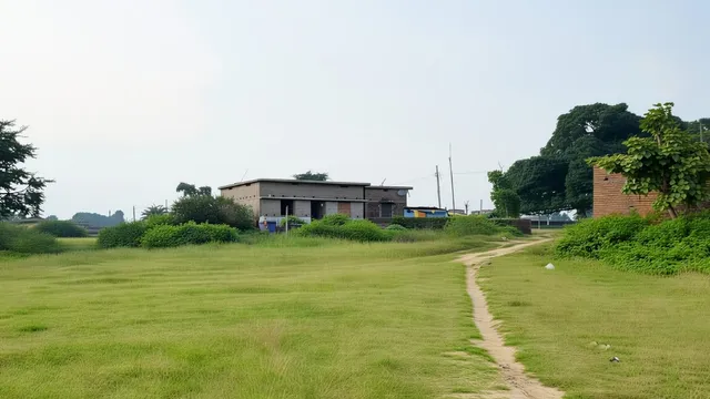 हजारीबाग में निजी जमीन पर अबुआ आवास बनाने का आरोप, BDO से की गई जांच की मांग

