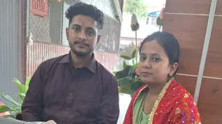 मृतक युवती अपने होने वाले पति के साथ।