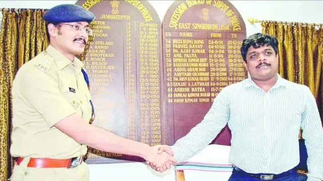 लोकनायक के जीवन पर IPS प्रशांत आनंद की नई पुस्तक 'जय प्रकाश है नाम', जेपी को बताया गांधी का राजनीतिक उत्तराधिकारी