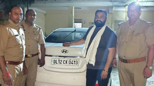 ड्राई डे की धज्जियां उड़ाना पड़ा महंगा, नोएडा पुलिस ने दो को दबोचा; होटल और स्कूटी से अवैध शराब जब्त

