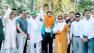 बरेली मुरादाबाद खंड शिक्षक चुनाव नामांकन के दौरान कैप्टन राजीव चौहान समर्थकों के साथ। सौ. हिंदू कालेज