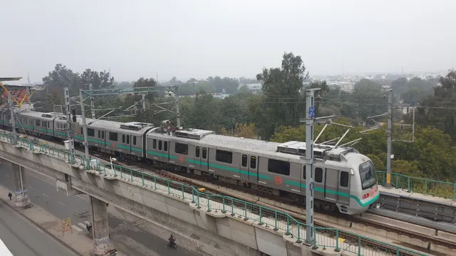 प्रदूषण बढ़ा तो बहादुरगढ़ से दिल्ली तक मेट्रो का सहारा, GRAP के बीच सार्वजनिक परिवहन पर जोर