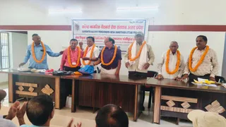 वाराणसी में वरिष्ठ नागरिकों ने मांगा रेल किराए में छूट, कहा - 'रेल किराये में पुरानी छूट सरकार बहाल करे'।