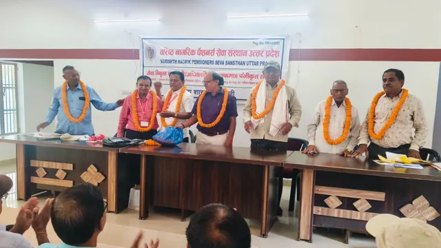 वाराणसी में वरिष्ठ नागरिकों ने उठाई रेल किराए में छूट और पुरानी चिकित्सा व्यवस्था बहाल करने की मांग
