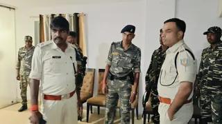 रांची पुलिस ने कोरिंथिया होटल में आधी रात छापामारी की। जागरण