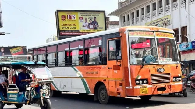 ट्रैफिक रूल्स ताक पर: 200 चालान के बाद भी सड़क पर दौड़ रहीं रोडवेज बसें, फिरोजाबाद में उड़ी नियमों की धज्जियां
