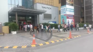 डीएलएफ मॉल।