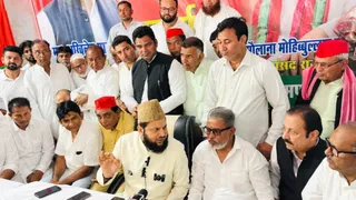 कांग्रेस पार्टी के प्रतिनिधियों के साथ संयुक्त प्रेस वार्ता करते सांसद मोहिबुल्लाह नदवी। सौ. इंटरनेट मीडिया