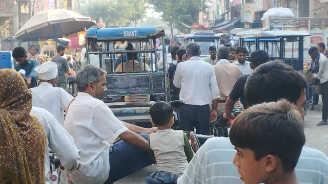 गंगा एक्सप्रेस-वे से हसनपुर में बिगड़ी यातायात व्यवस्था: सड़कें जाम, पार्किंग न होने से व्यापारी और राहगीर परेशान
