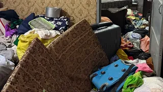 पंजाब यूनिवर्सिटी परिसर में सरकारी क्वार्टर में चोरी के बाद बिखरा पड़ा सामान।