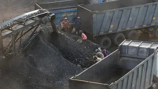 कैमरे में कैद हुई कोयला चोरी की तस्वीर। (फोटो साैजन्य)