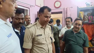 सोते रहे परिवार के 21 सदस्य, चोर ले उड़े 30 लाख के जेवरात