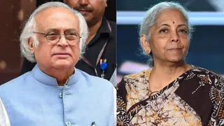 कांग्रेस नेता जयराम रमेश और वित्त मंत्री निर्मला सीतारमण। (फाइल फोटो।)