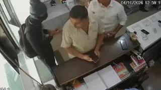 स्थानीय लोगों ने घटना की सूचना तत्काल पुलिस को दी। सूचना मिलते ही मानगो थाना पुलिस मौके पर पहुंची और आरोपी को हिरासत में लेकर थाने ले आई।