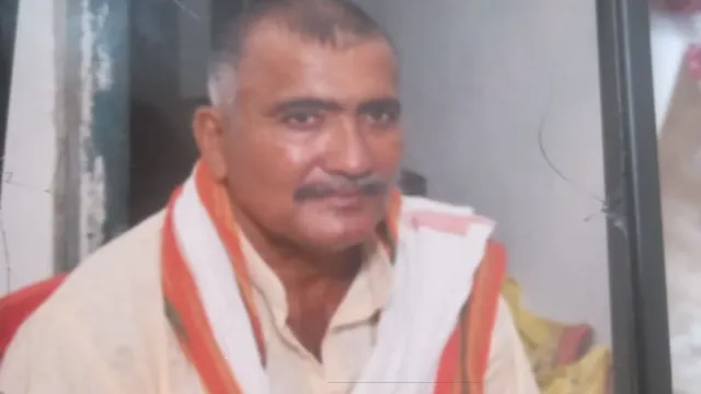 बलिया: आग लगी झोपड़ी में गाय को बचाने के लिए गए रिटायर्ड जवान, छप्पर गिरने से मौत