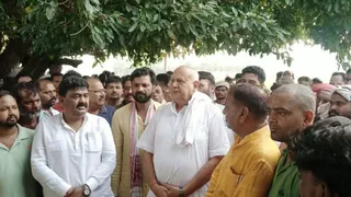 सुलतानपुर हादसे में मृतकों के शव पहुंचे देवरिया।