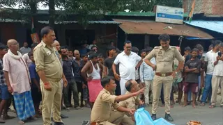 ट्रक की चपेट में आने से बाइक सवार दो युवकों की मौत।