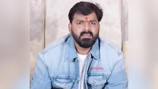 अदालत में पेश न होने पर पवन सिंह पर लगा एक हजार रुपये का हर्जाना।