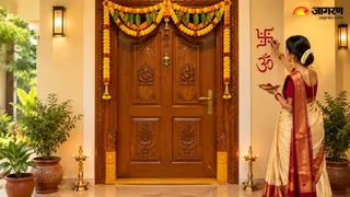 मुख्य द्वार पर बनाएं ये पवित्र निशान, घर में आएगी खुशहाली (Picture Credit: AI Generated)