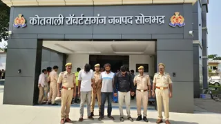 सोनभद्र में फाइनेंस कंपनी के नाम पर वाहन छीनने वाले गिरोह का पर्दाफाश।