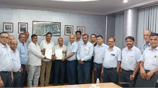 इस बार कर्मचारियों को 15.6 प्रतिशत बोनस दिया जाएगा। समझौते के तहत कर्मचारियों को अधिकतम 1 लाख 17 हजार रुपये और न्यूनतम 90 हजार रुपये मिलेंगे।