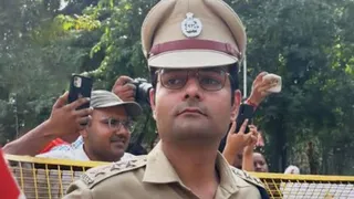 दिल्ली पुलिस के एसीपी विवेक भगत को एडिशनल डीसीपी के पद पर पदोन्नति। फोटो: इंटरनेट