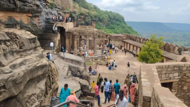 देश के सामने चमकी कालिंजर की पहचान, अब 7.44 करोड़ से संवरेगा कालिंजर दुर्ग मार्ग
